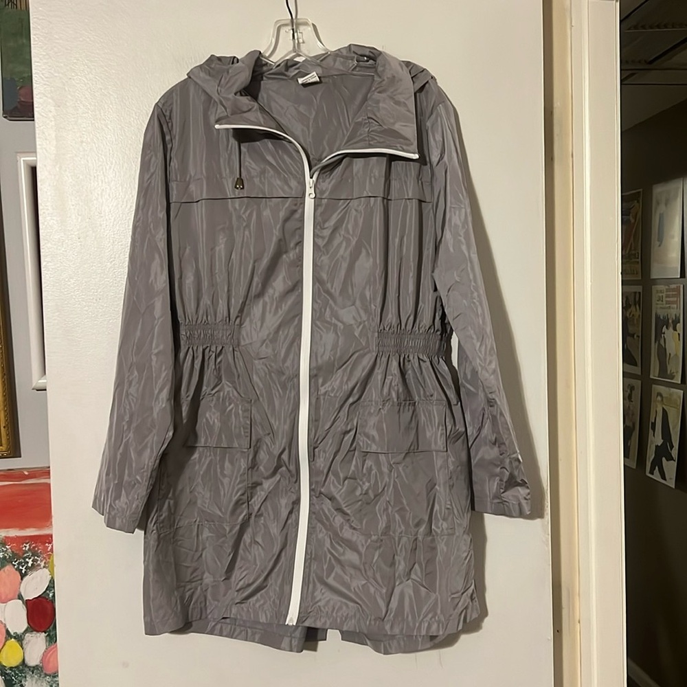 Rosebud gray windbreaker with hood, zip front,elastic waist front flap pocket